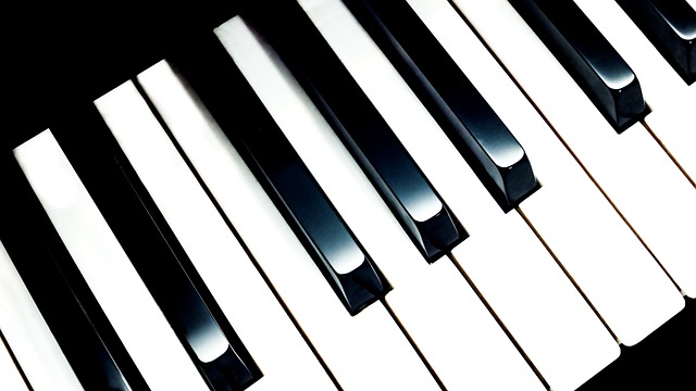 Pianino dla początkujących: Jak zacząć przygodę z grą na pianinie